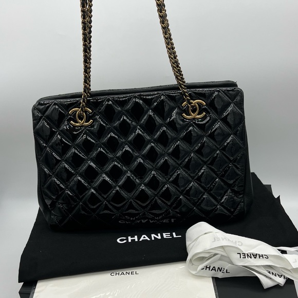 Authentic Chanel patent leather Paris Salzburg CC eyelet medium tote - Picture 5 of 17